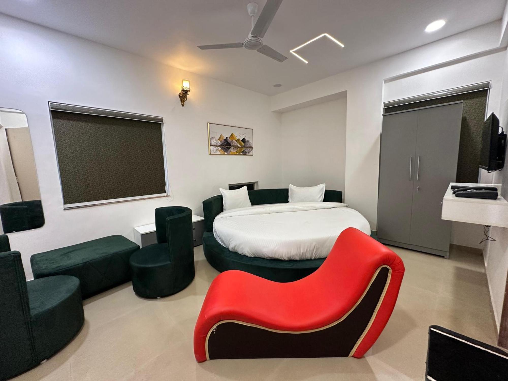 Hotel O The Leela Inn Пюн Екстериор снимка